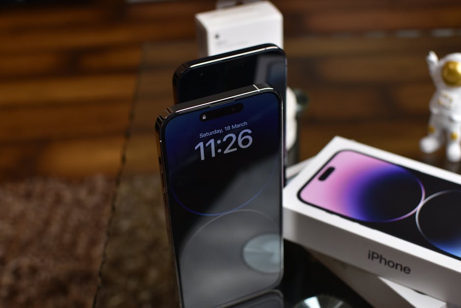 ＃屋内, i phone 14ハンズオン, iphoneの無料の写真素材