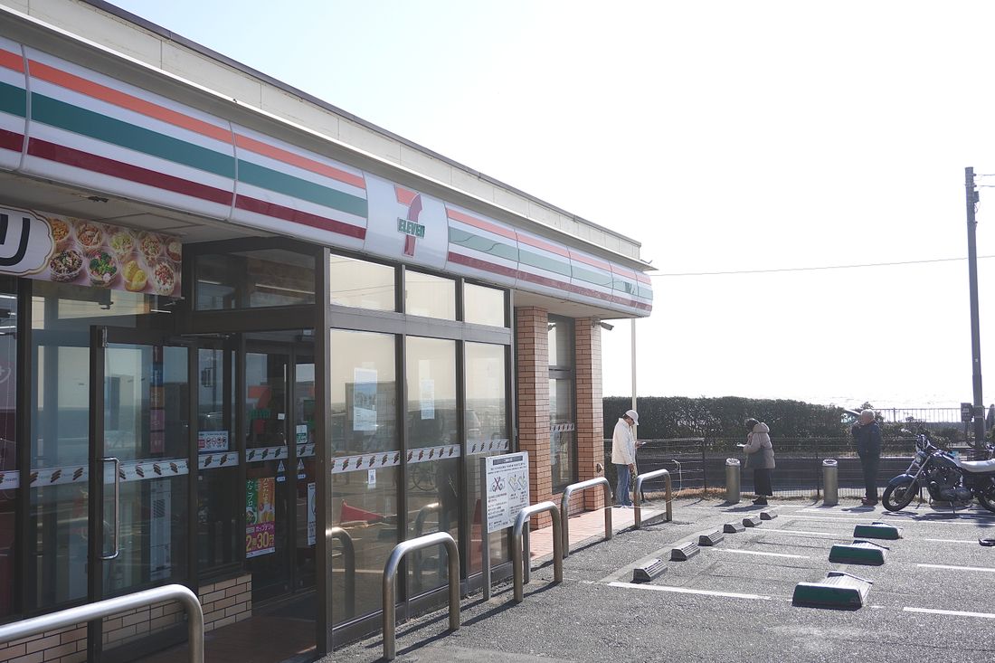 セブンイレブン サンリオキャンペーン 第3弾（実施中）：明治チョコでカードミラーのイメージ
