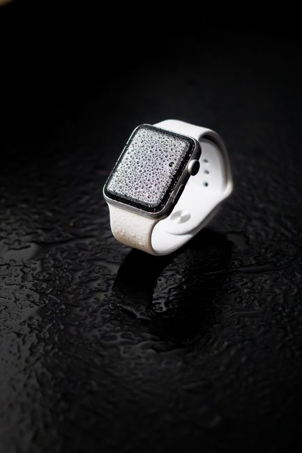 水滴がついたスマートウォッチ Apple Watch防水・耐水性能のイメージ