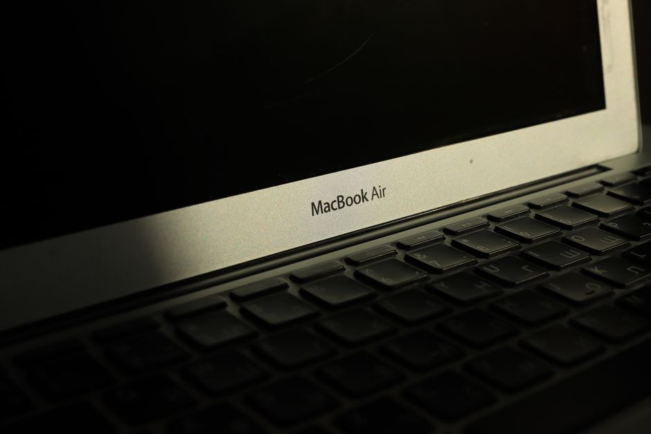 Surface Laptop 7 vs MacBook Aiのイメージ