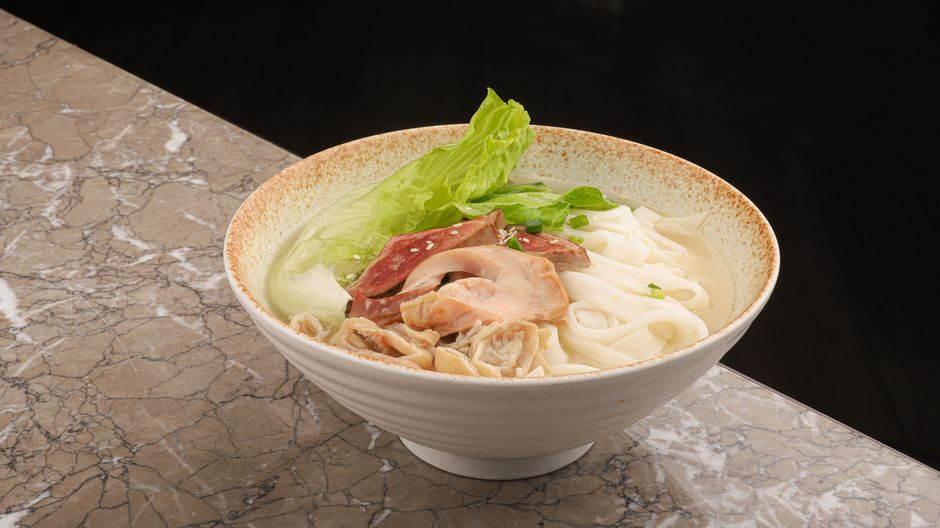 セブン 札幌すみれ監修 濃厚しおラーメン スープ・麺・具材の特徴 「あっさりではない」塩の正体のイメージ