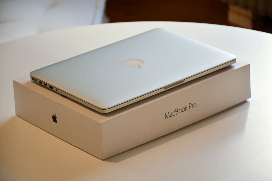 MacBook Pro 16インチ M5 Max・Surface Laptop 13インチとの比較のイメージ