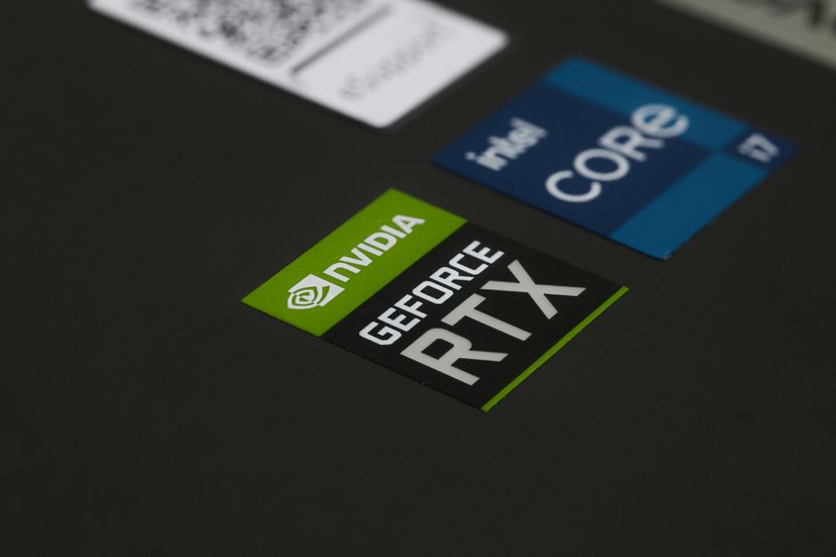 Surface Laptop Ultra ノートパソコン RTX Sparkの実力 ゲーム・ローカルAI・バッテリーを数字で見るのイメージ